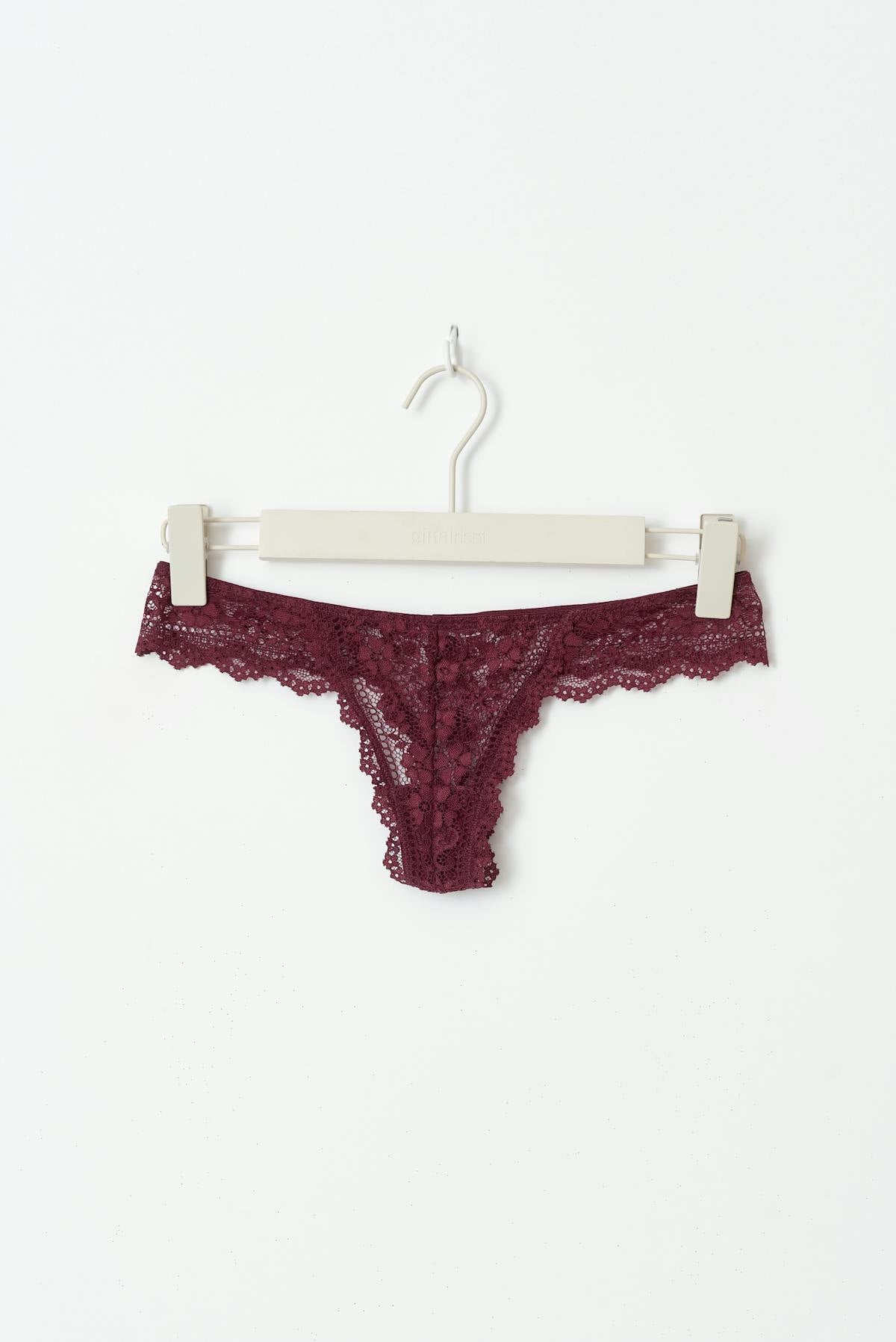 Lace thong