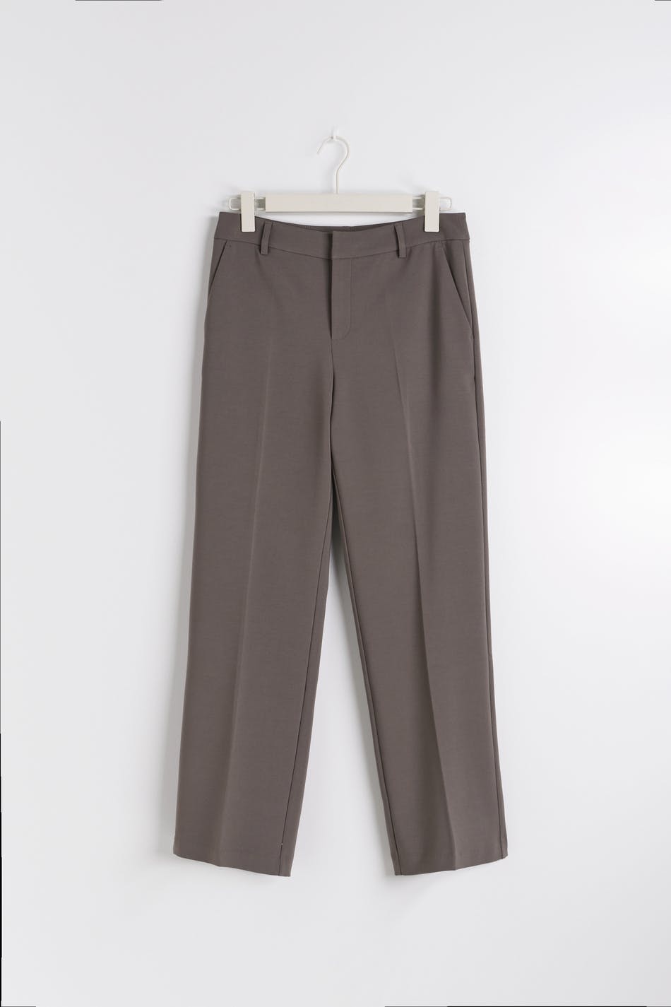 straight regular trousers