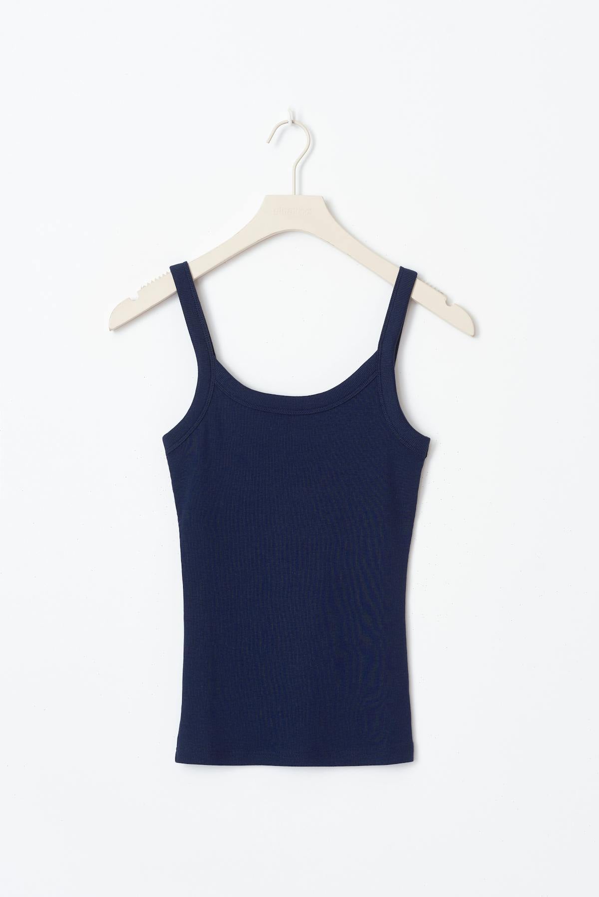 Tight fit rib singlet