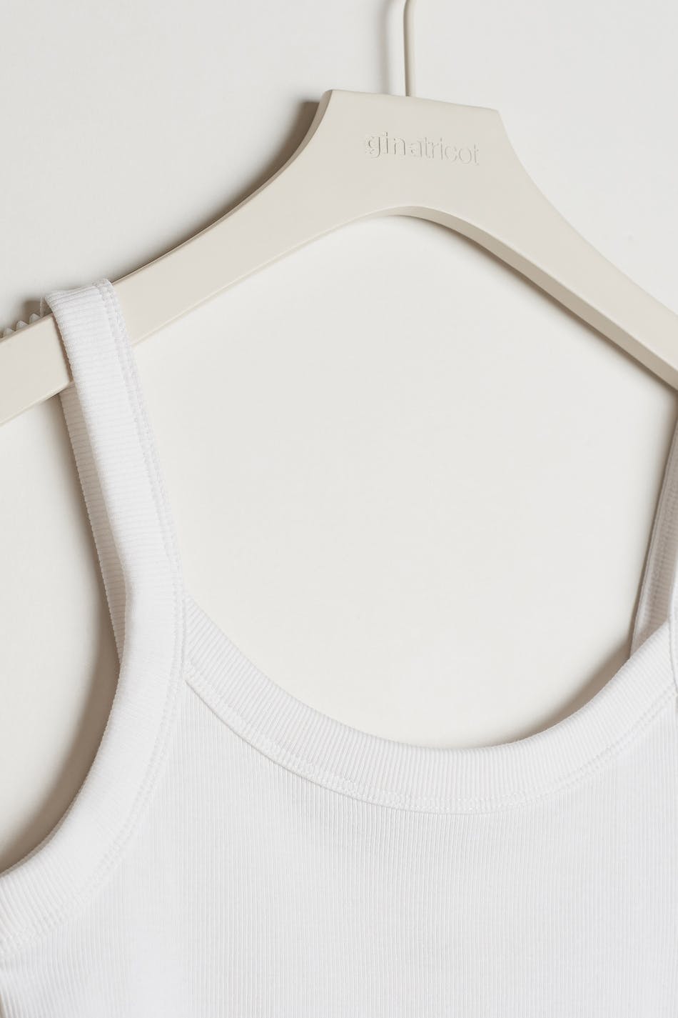Tight fit rib singlet