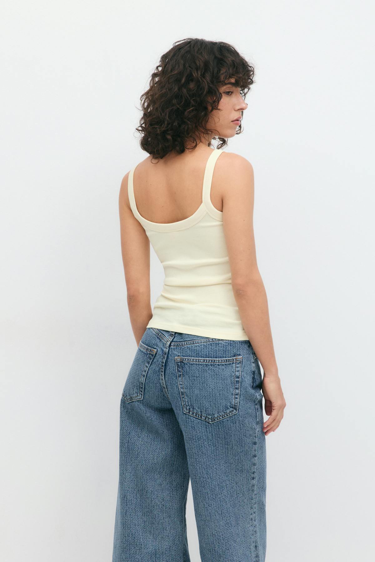Tight fit rib singlet