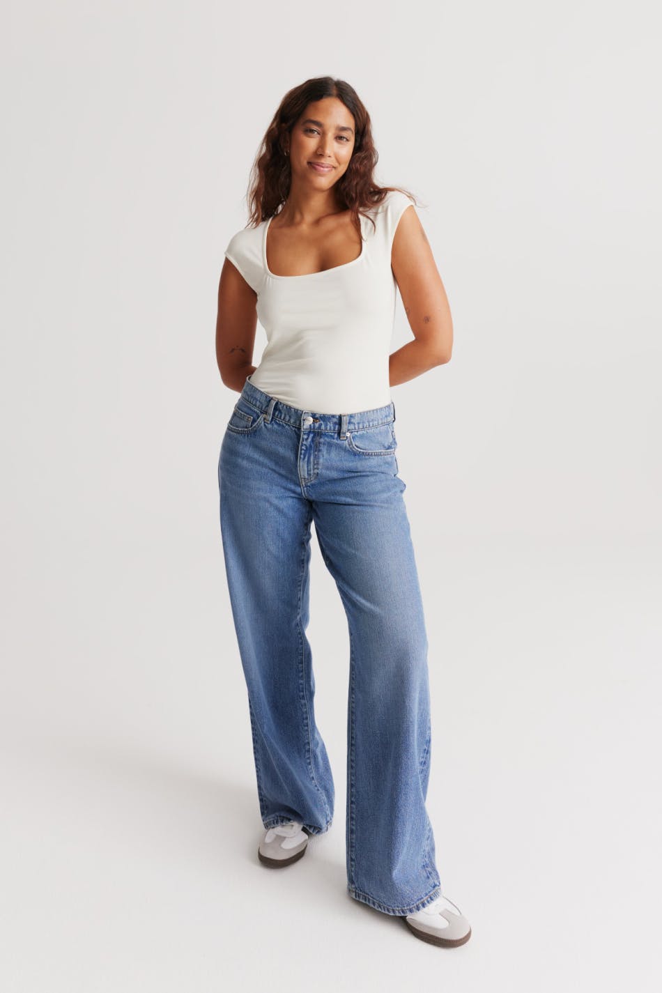 Low wide jeans