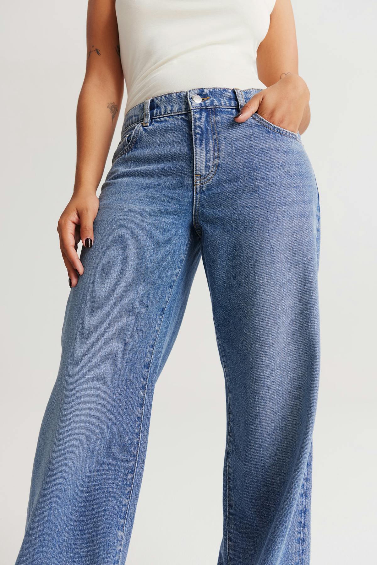 Low wide jeans