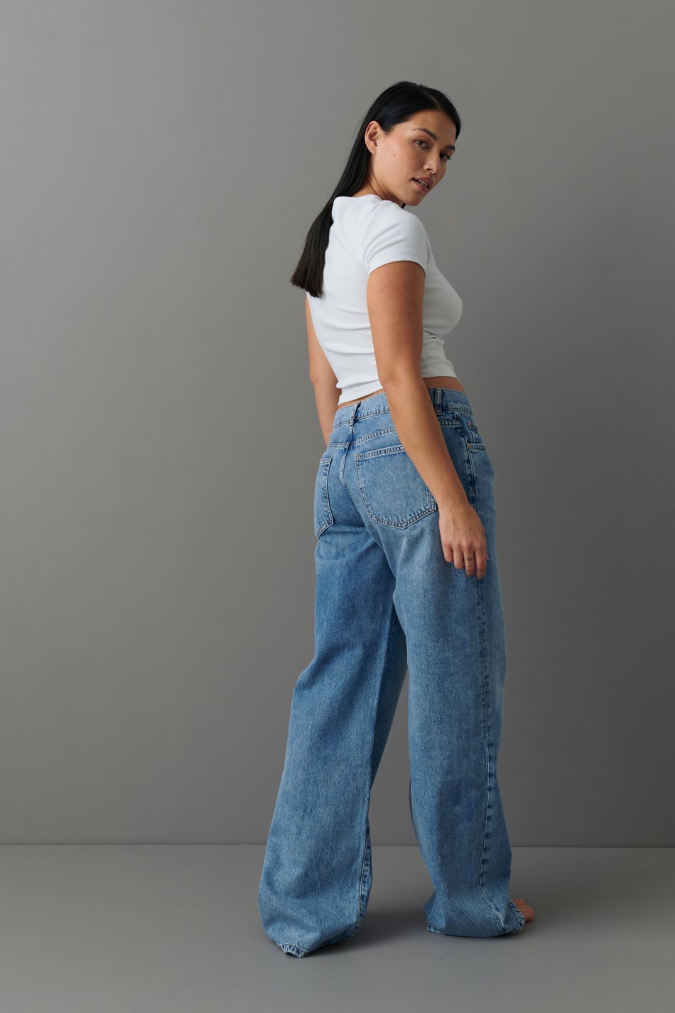 Low wide jeans