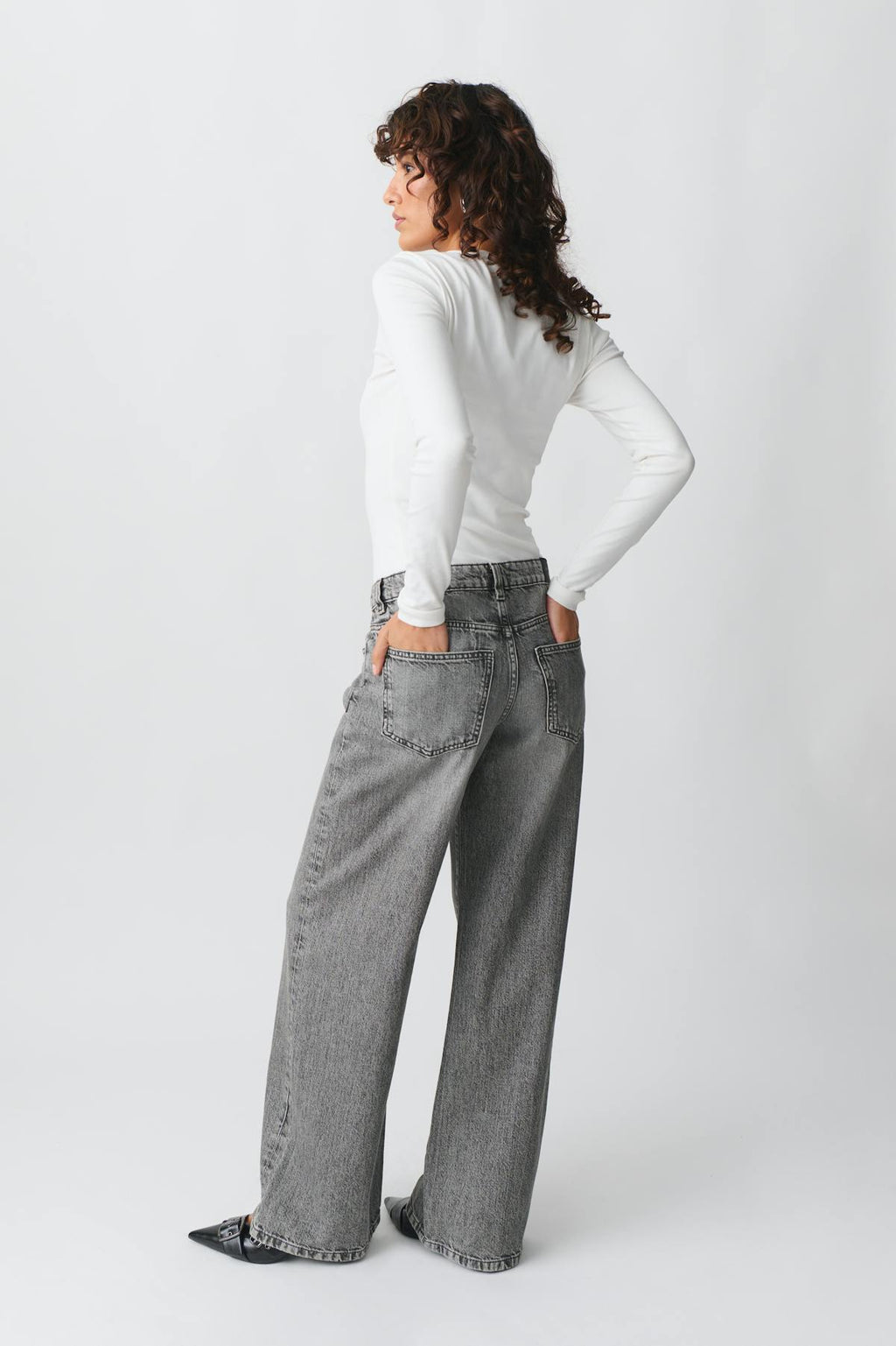 Low wide jeans