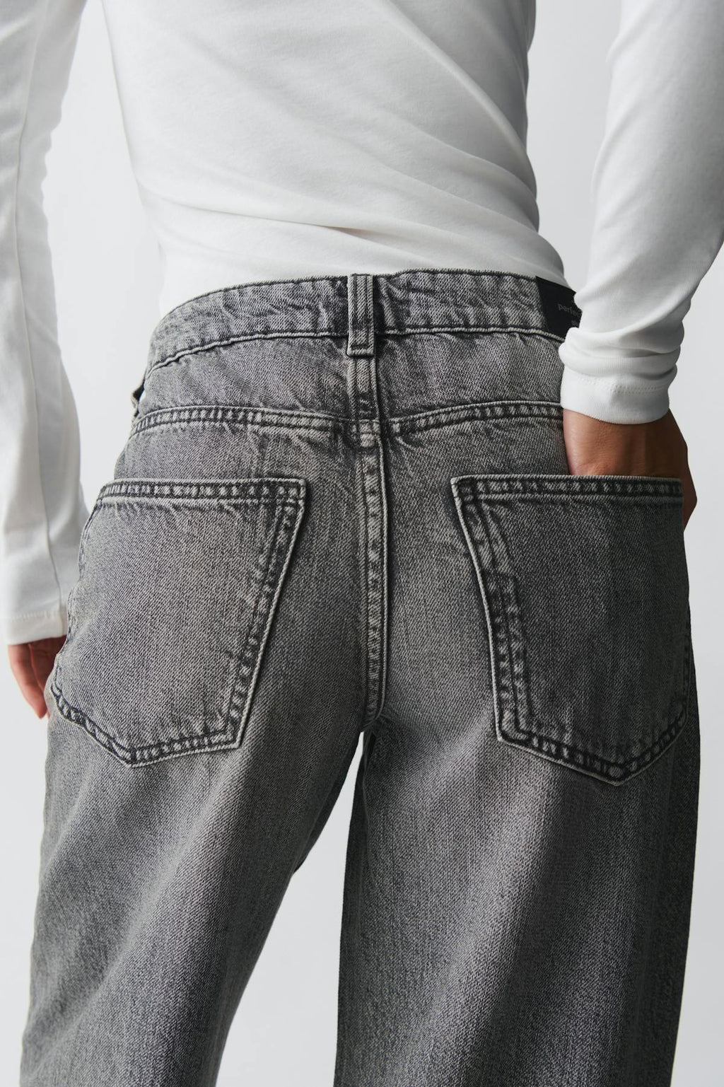 Low wide jeans