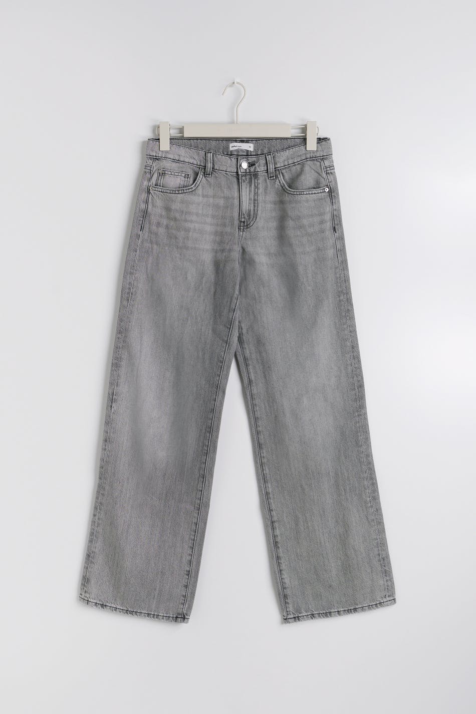 Low wide jeans