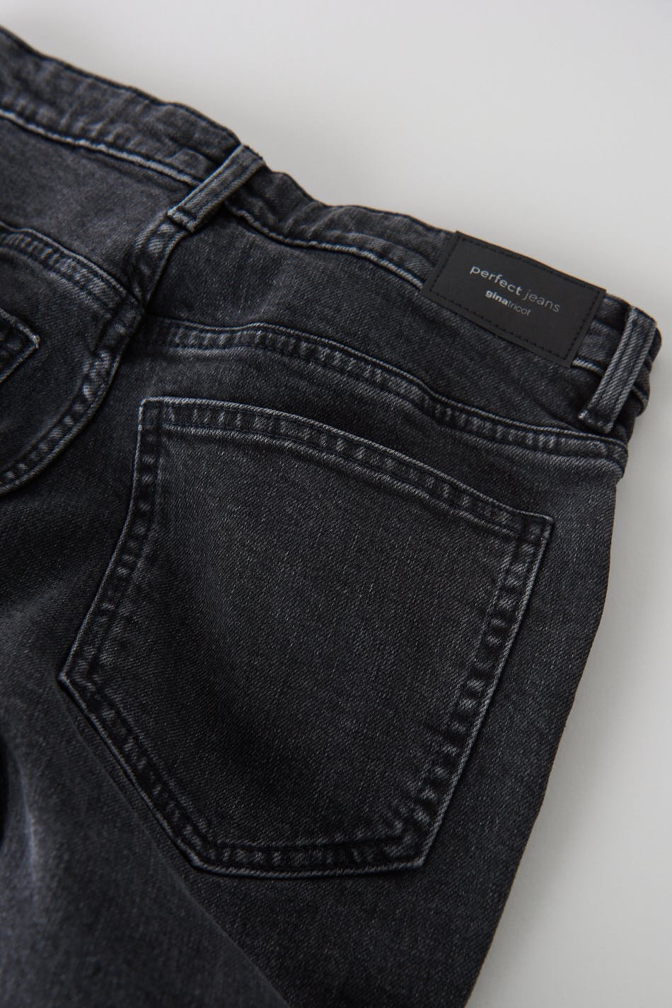 Straight stretch jeans