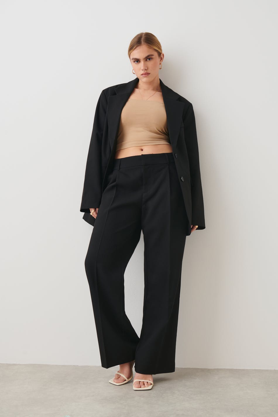 Low waist trousers