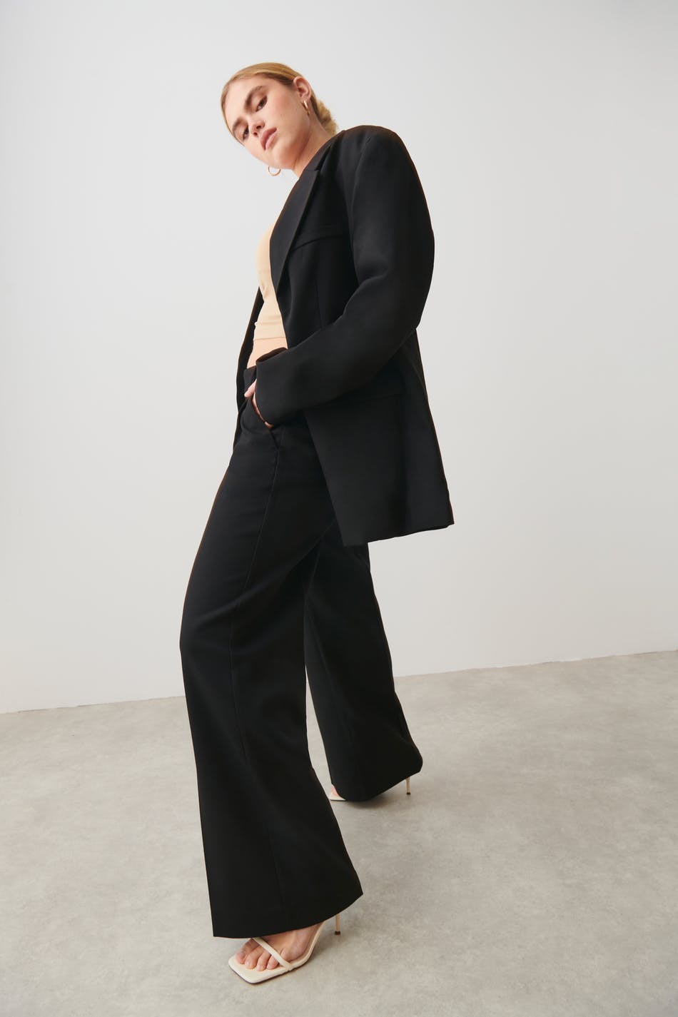 Low waist trousers