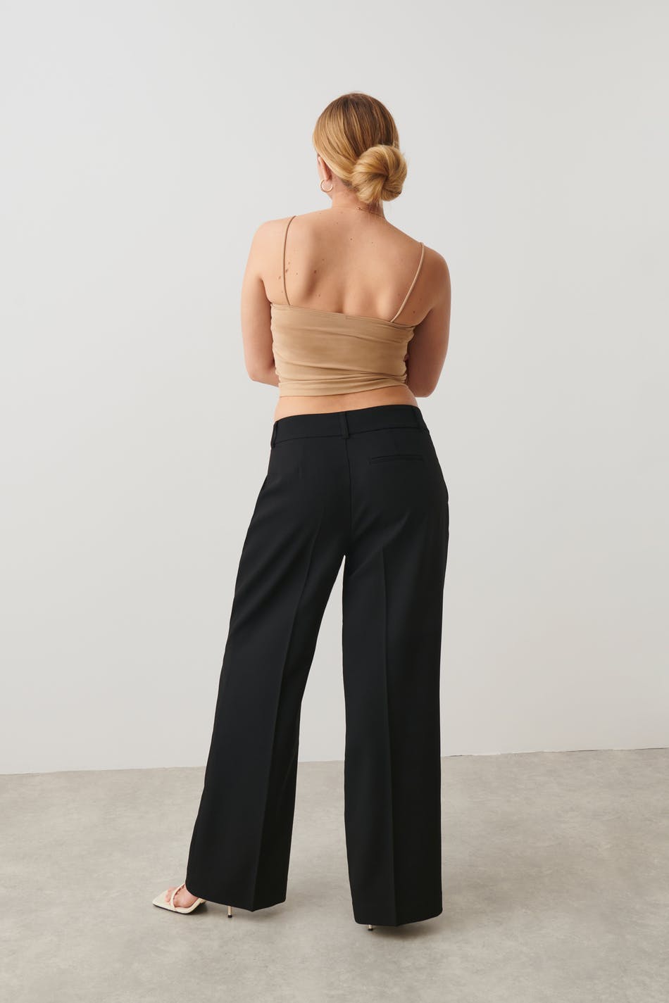 Low waist trousers
