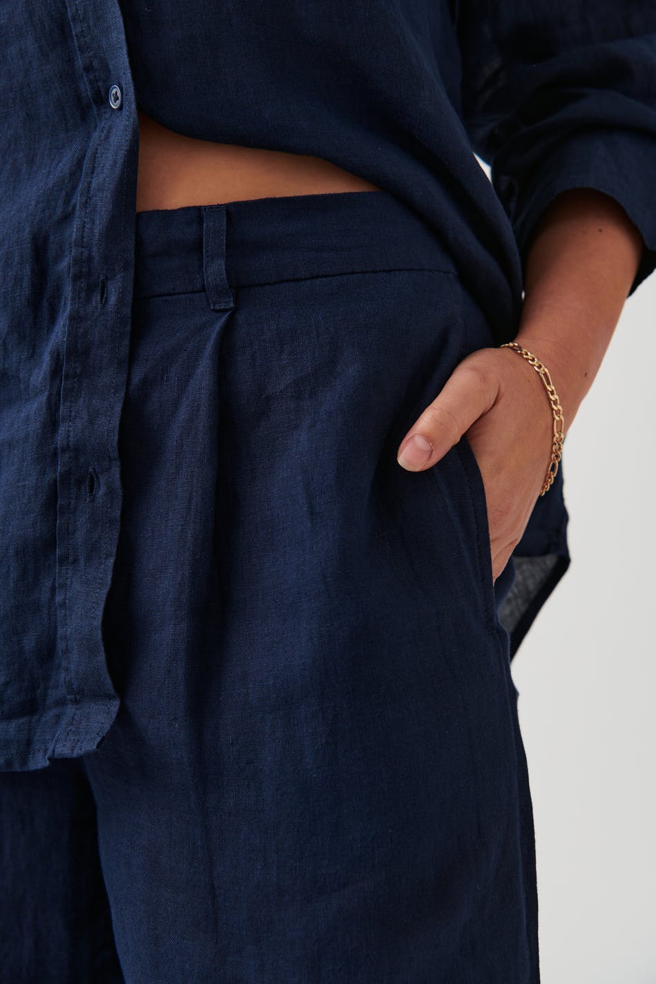 linen trousers
