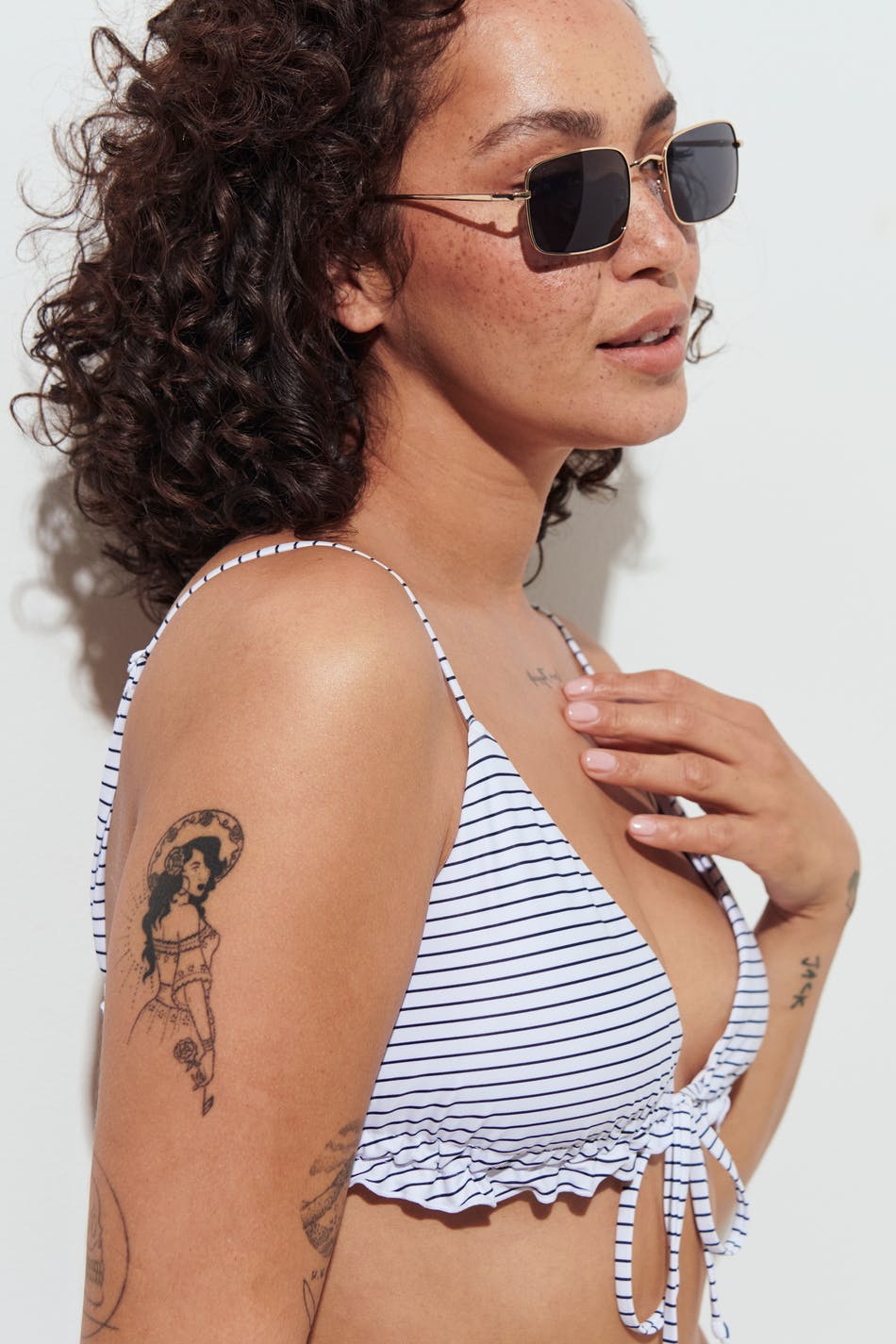 Frill strap bikini triangle