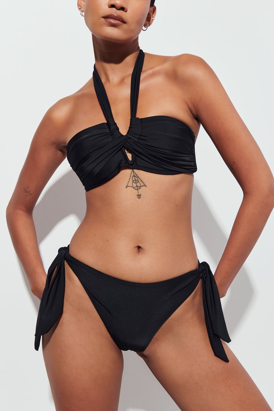 Crossed halterneck bikini top