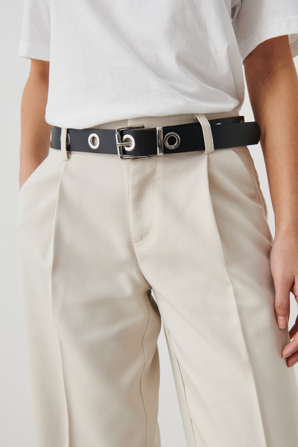 Eyelet belt