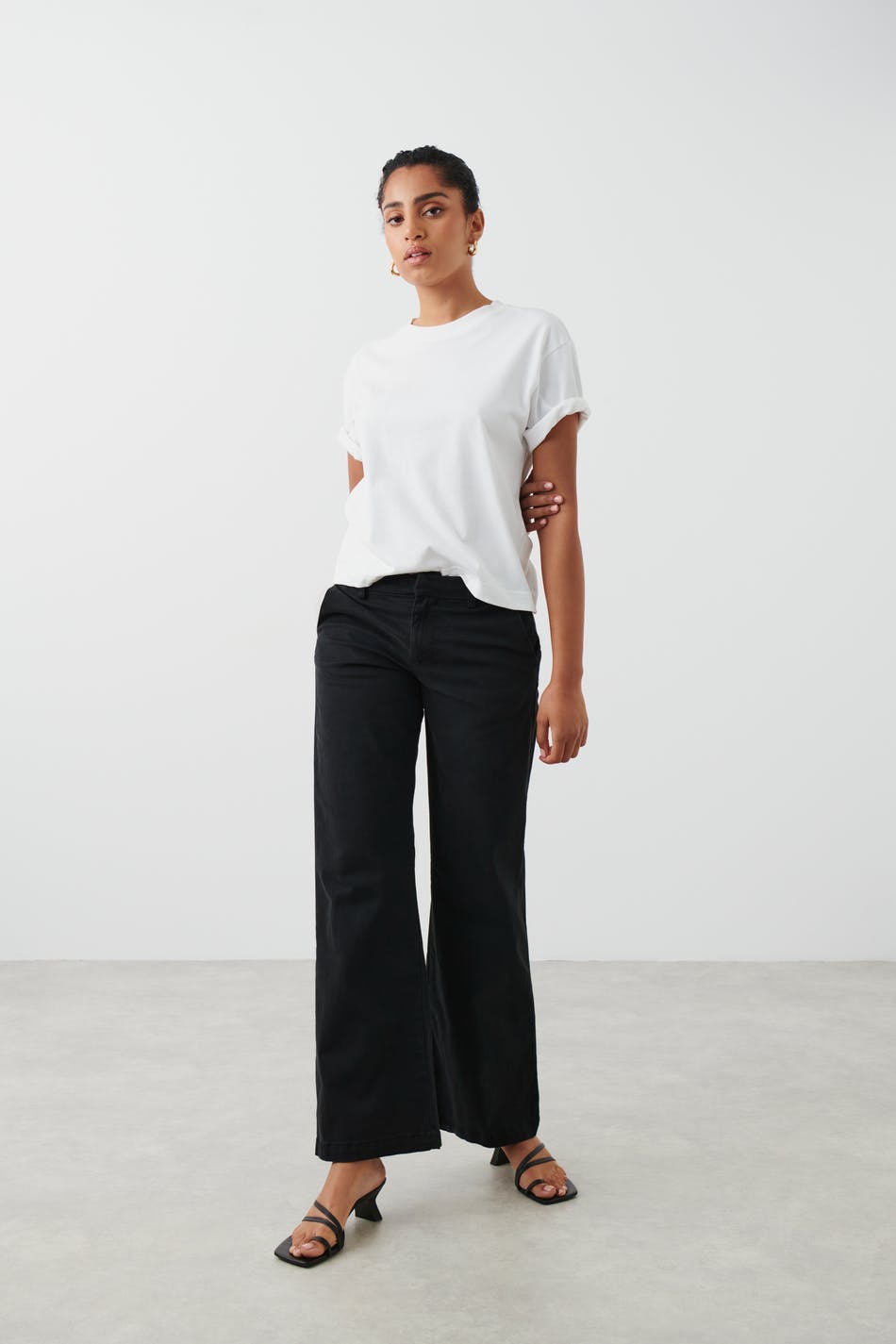 Low waist chinos trousers