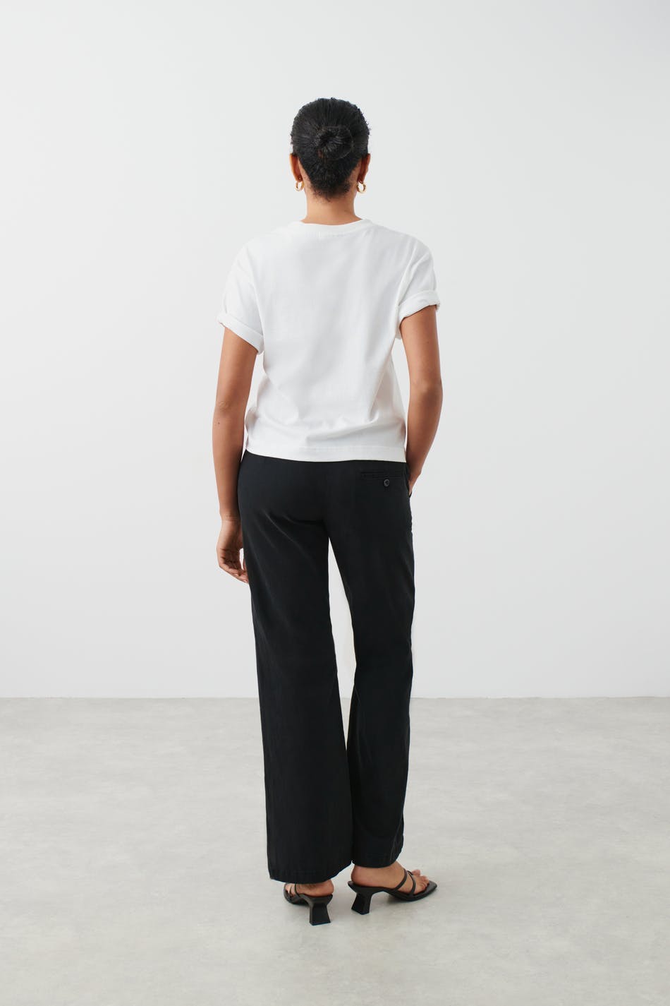 Low waist chinos trousers
