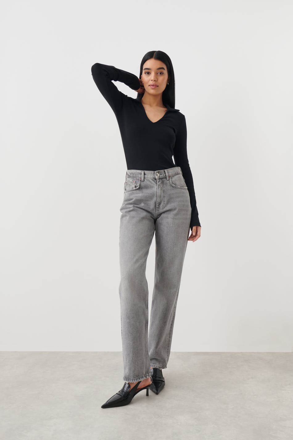 V-neck collar top