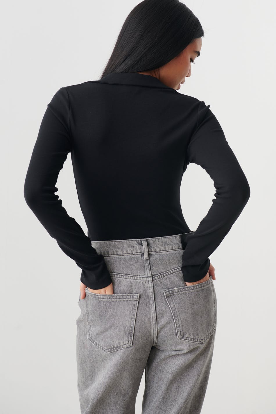 V-neck collar top