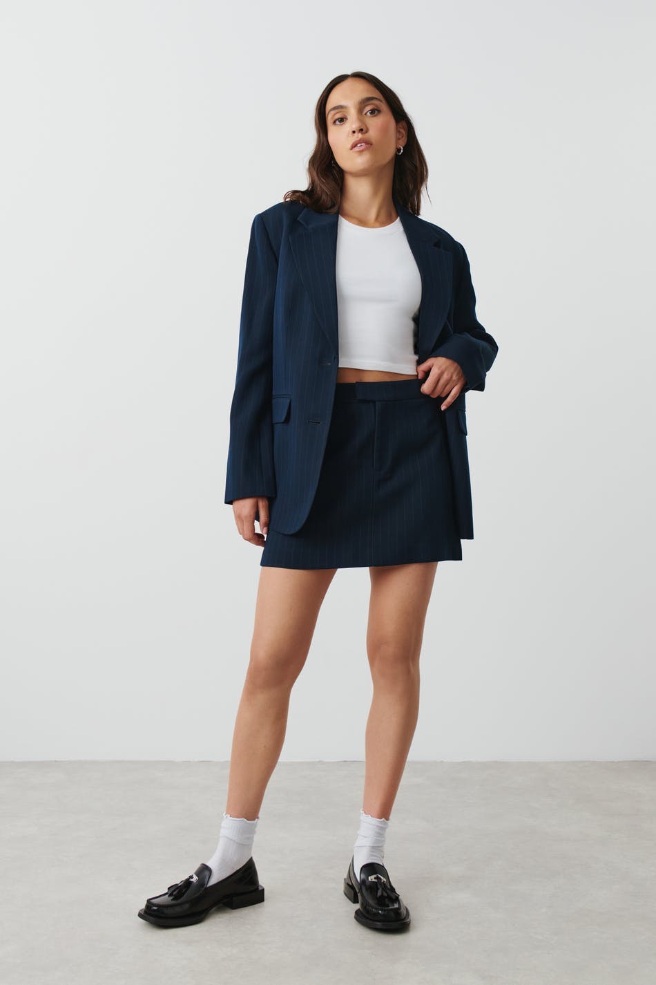 Short tailored skirt