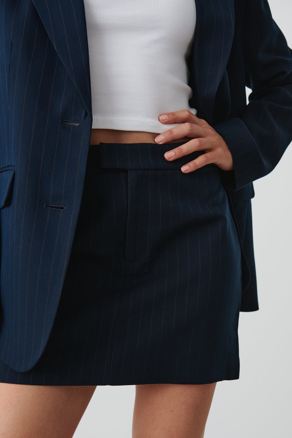 Short tailored skirt