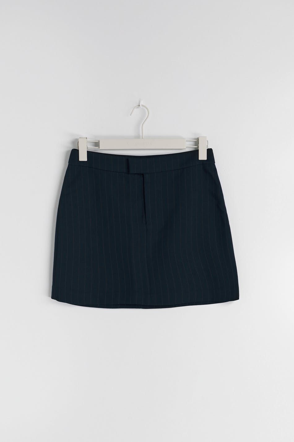 Short tailored skirt