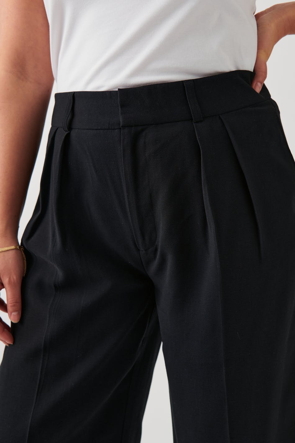 Wide tailored trousers