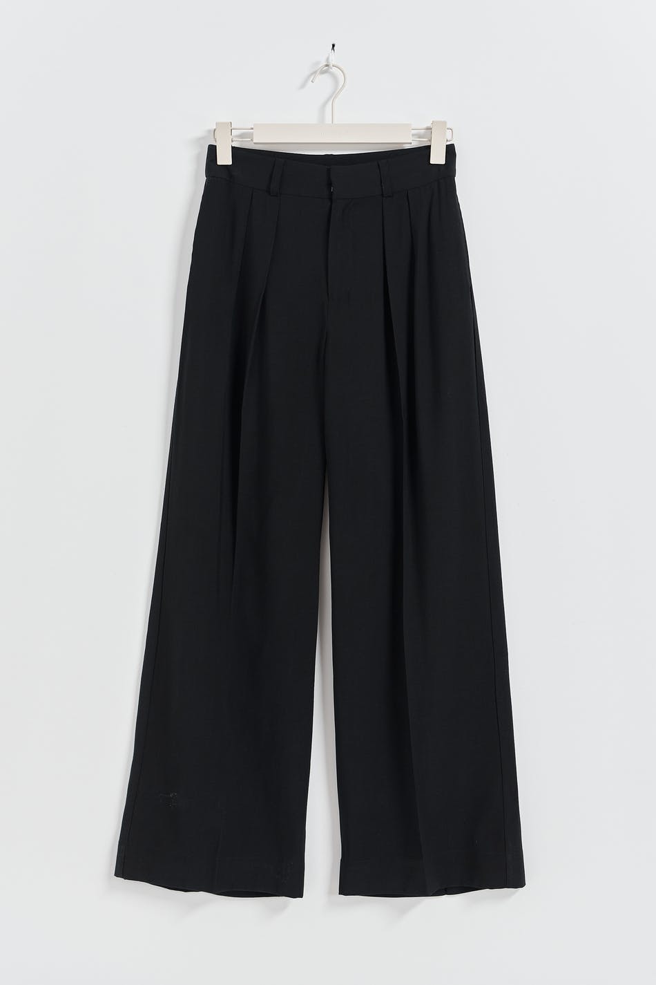 Wide tailored trousers
