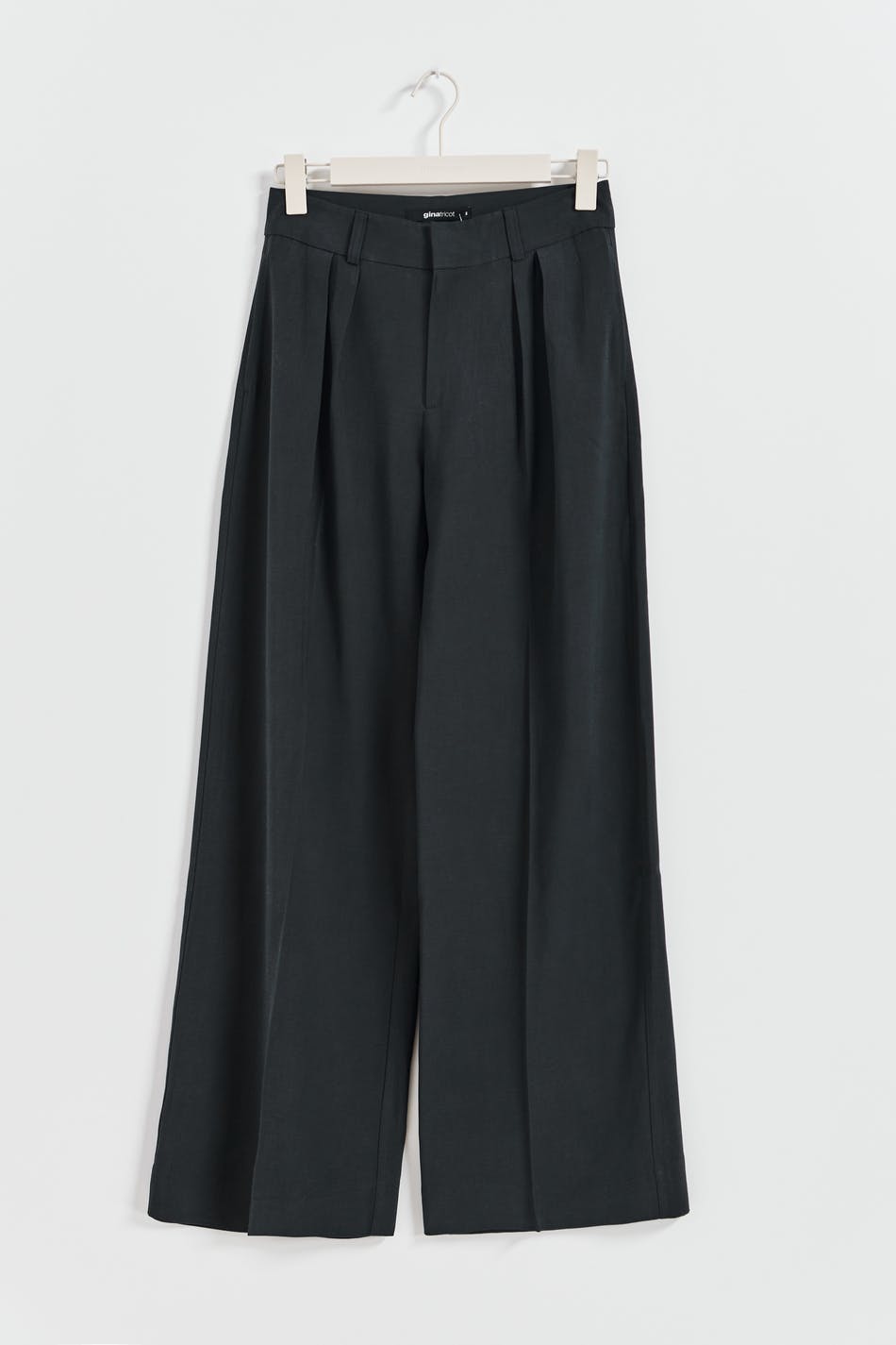 Wide tailored trousers