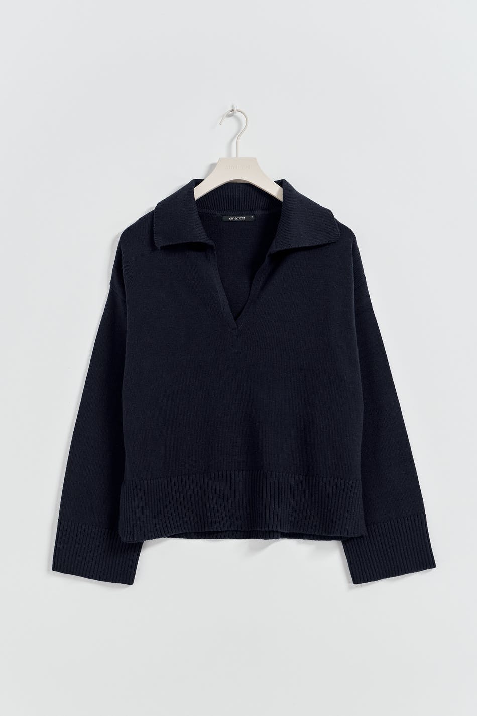 Knitted collar sweater