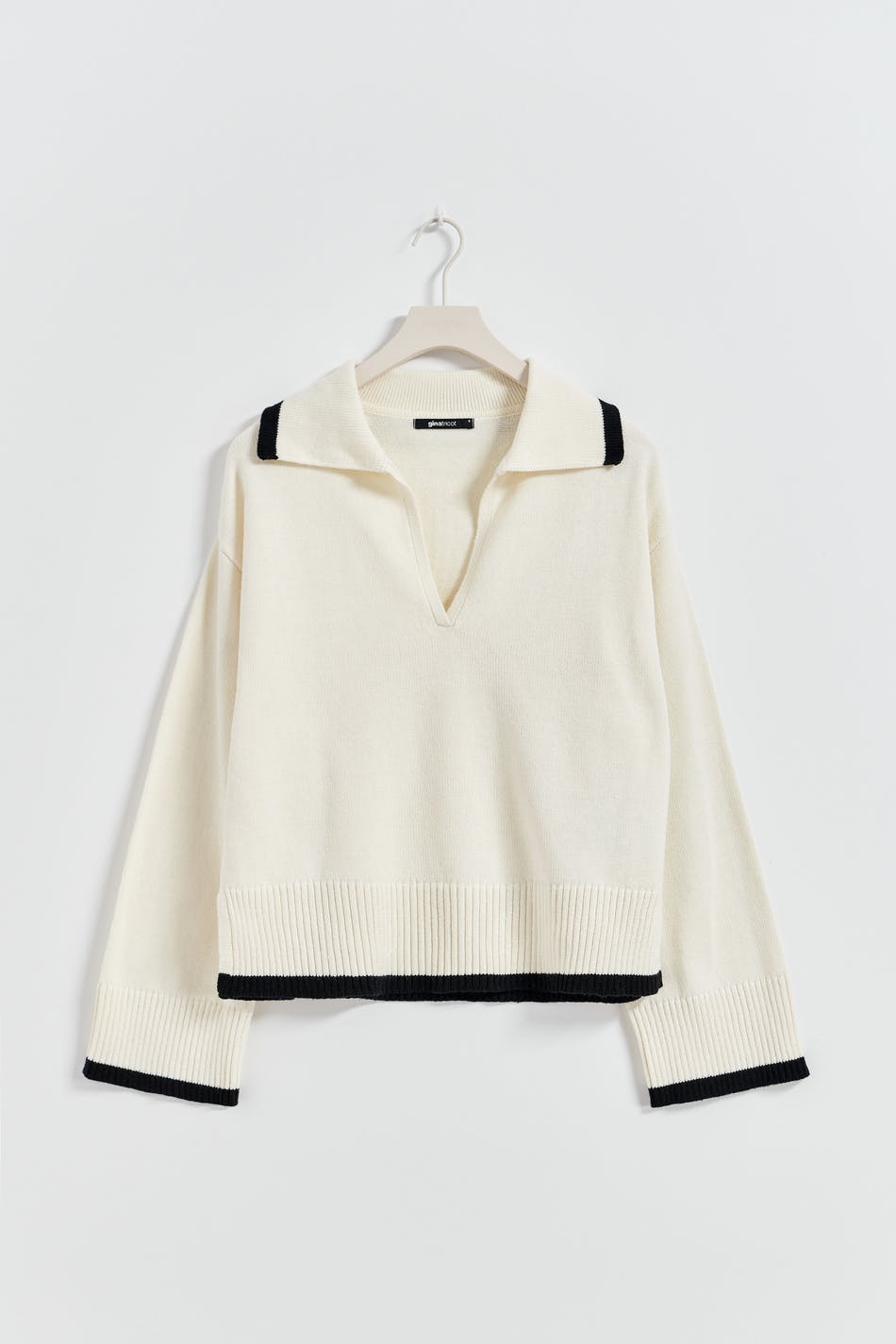 Knitted collar sweater