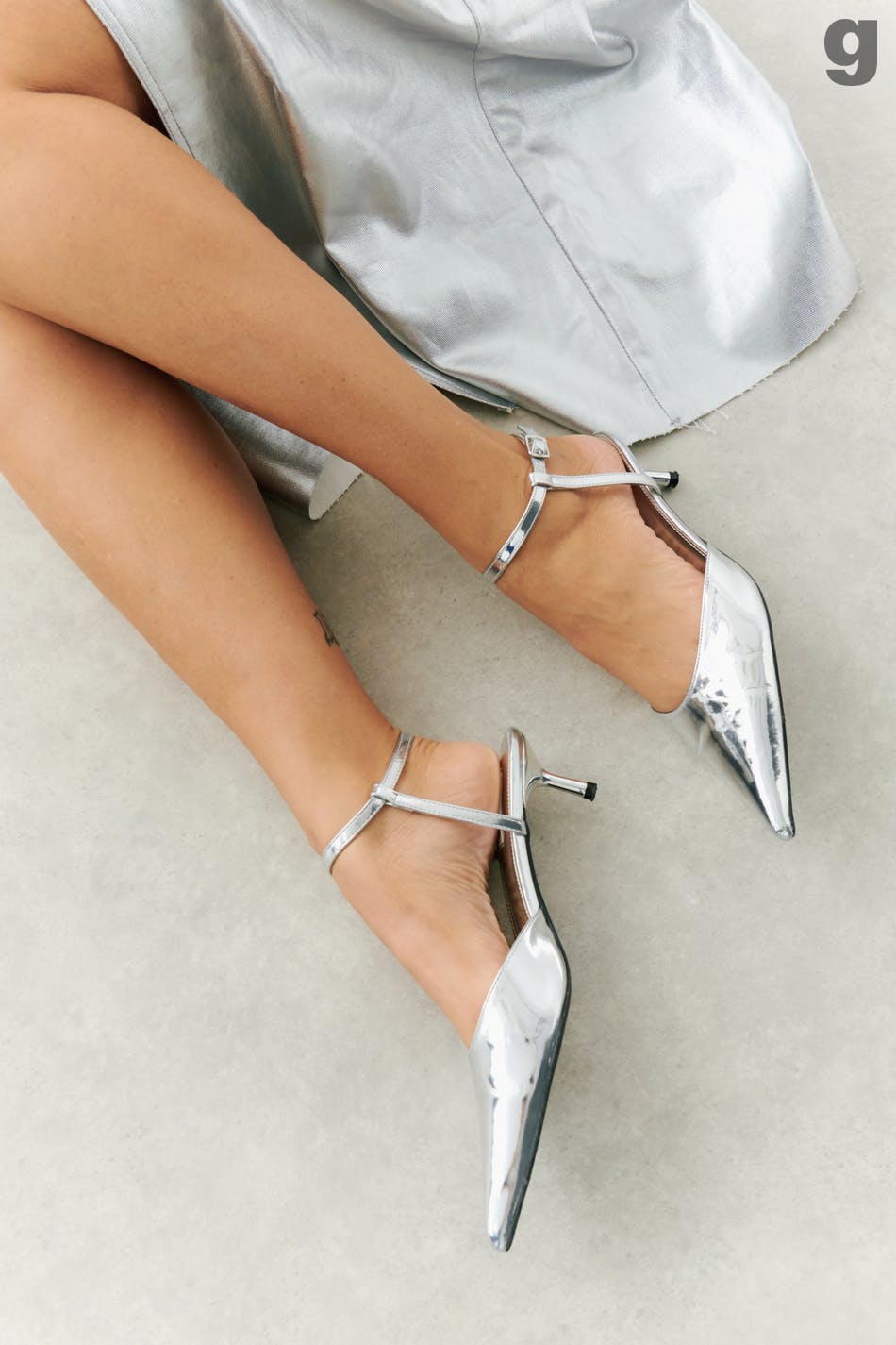 Pointed silver pumps