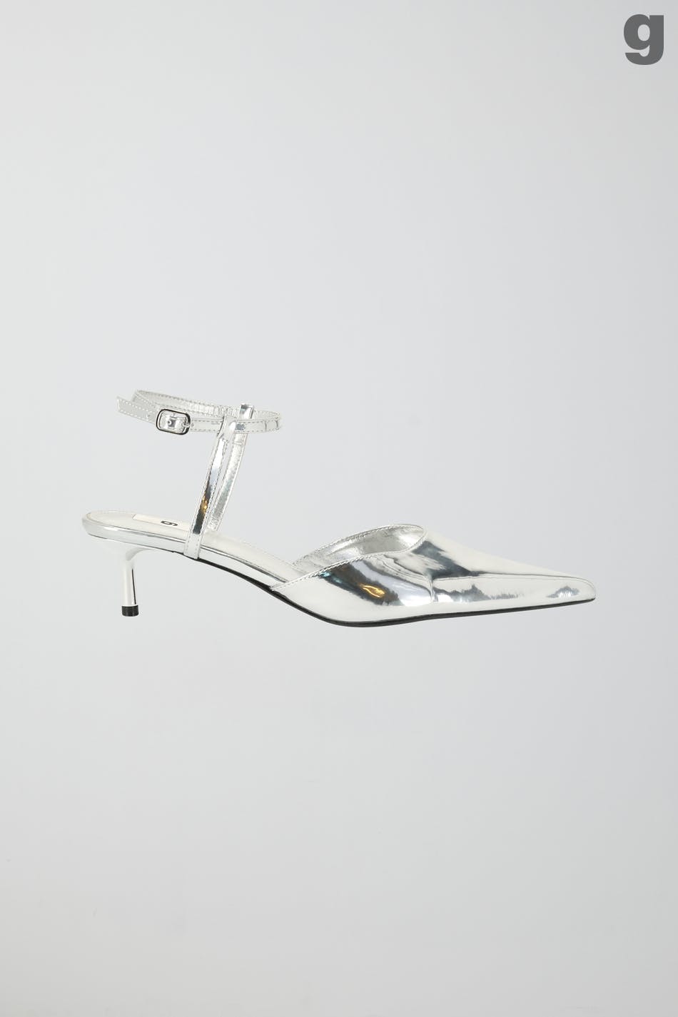 Pointed silver pumps