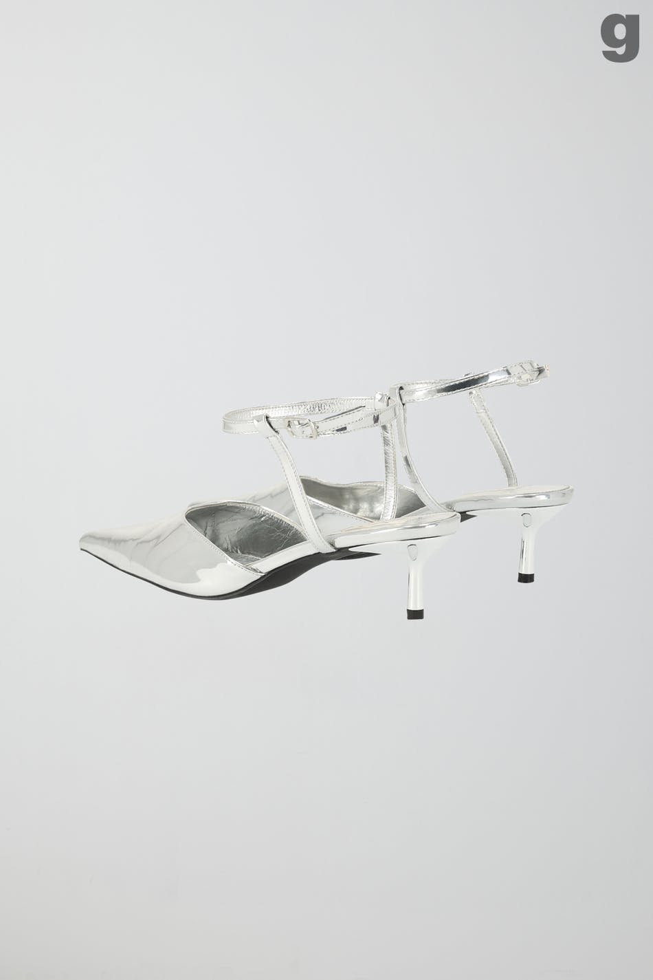 Pointed silver pumps