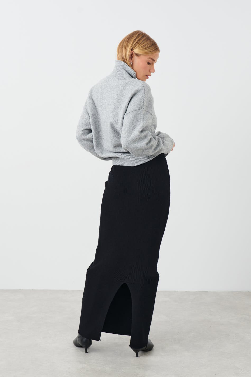Knitted column skirt