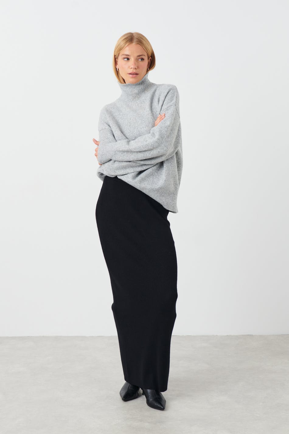 Knitted column skirt