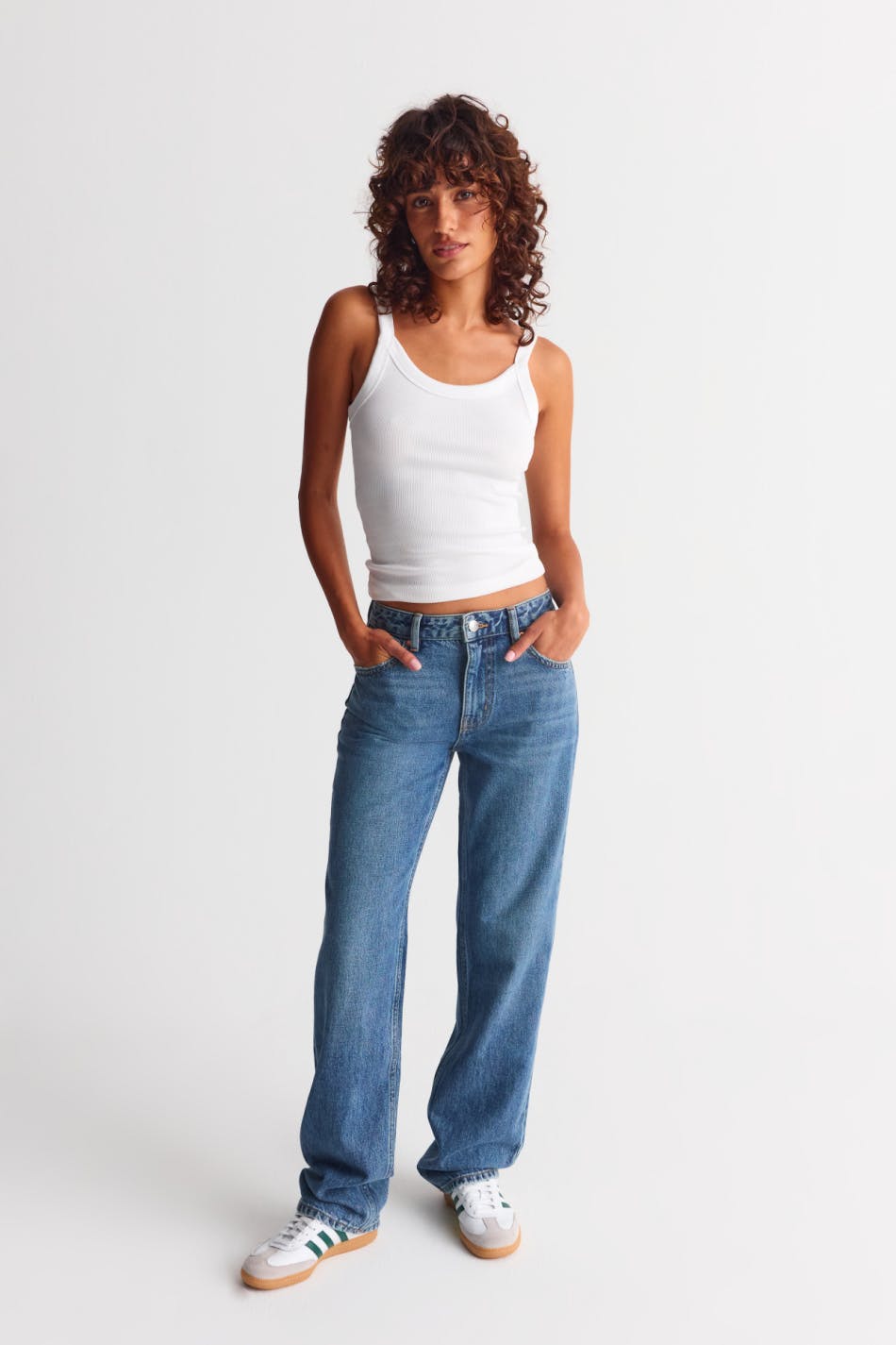 Low straight jeans