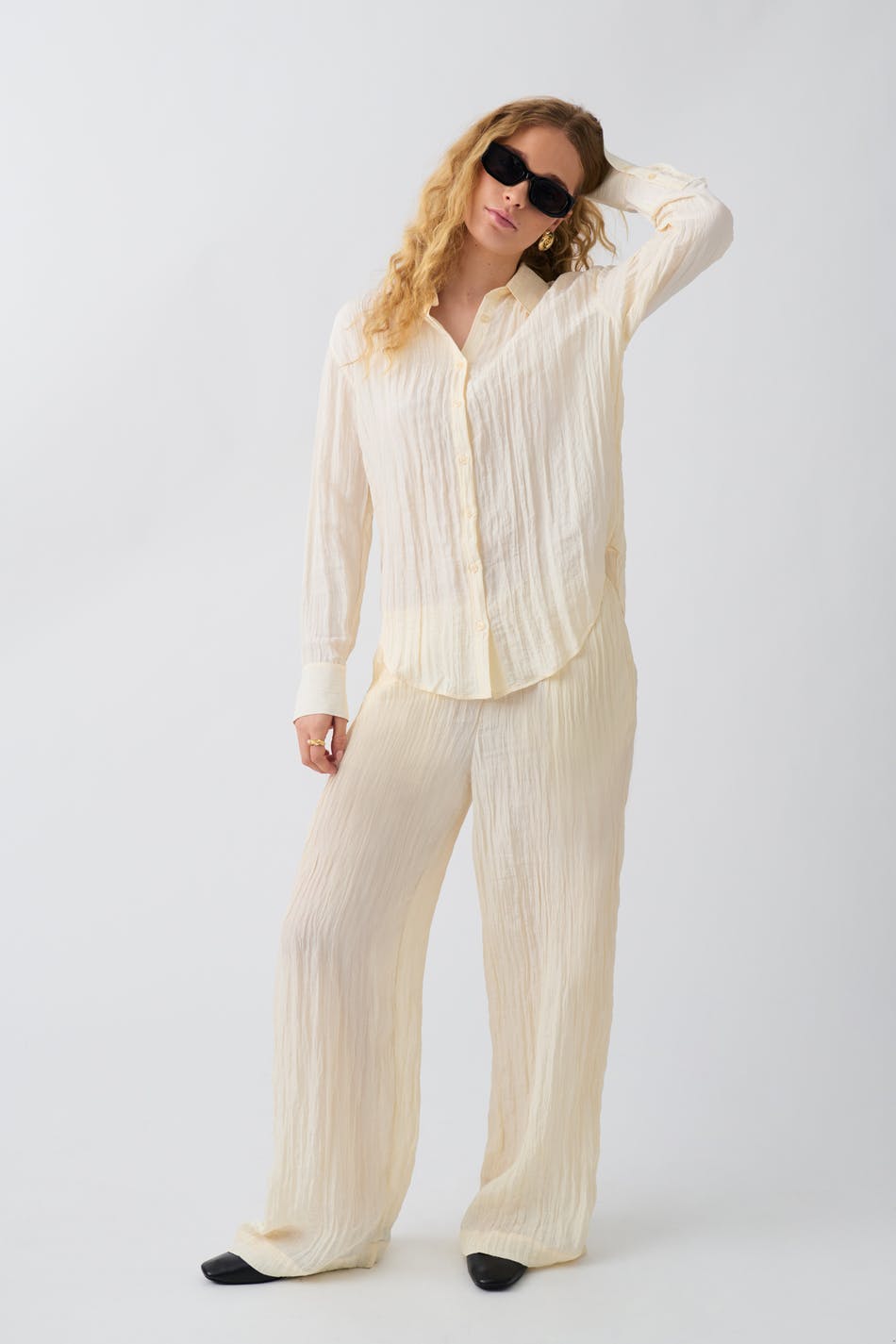 Crinkle texture trousers