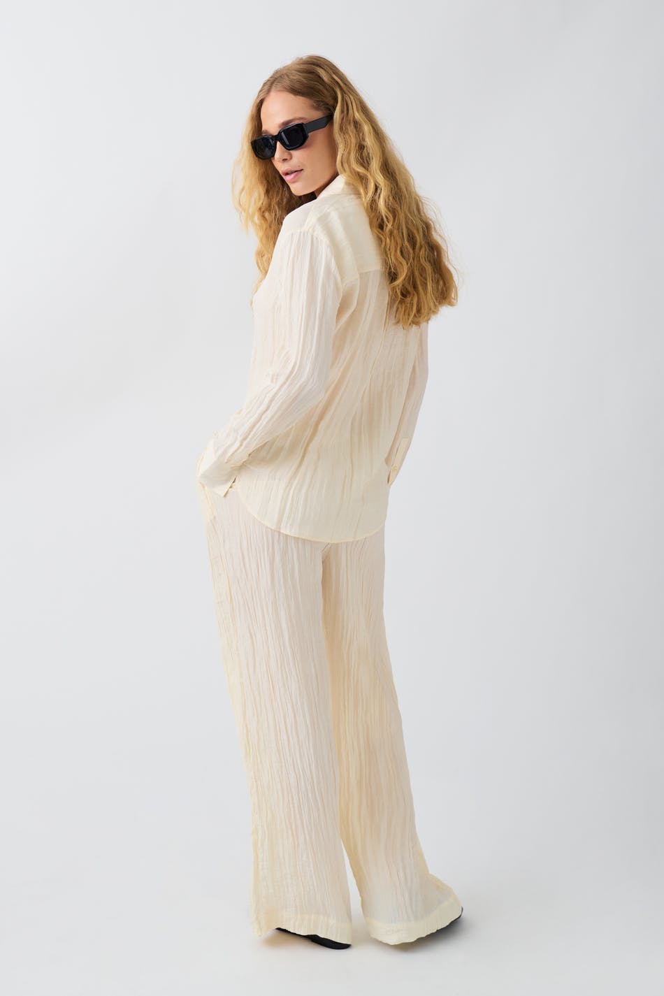 Crinkle texture trousers
