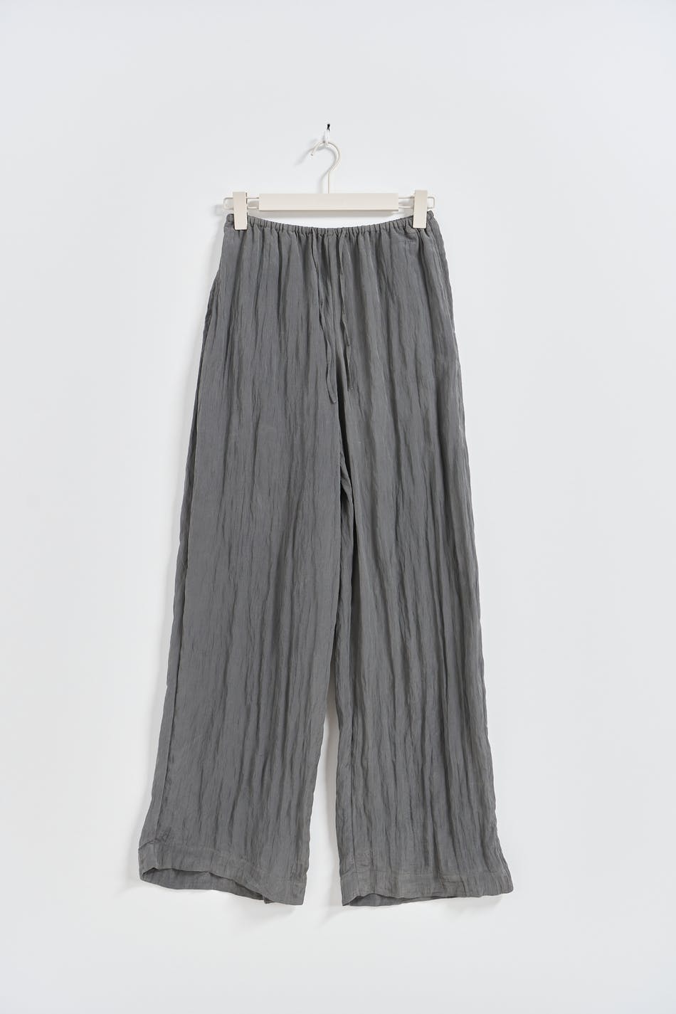 Crinkle texture trousers