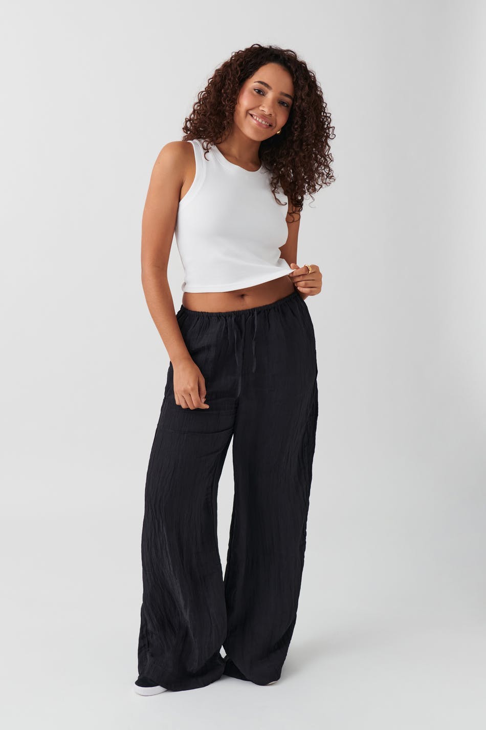 Crinkle texture trousers
