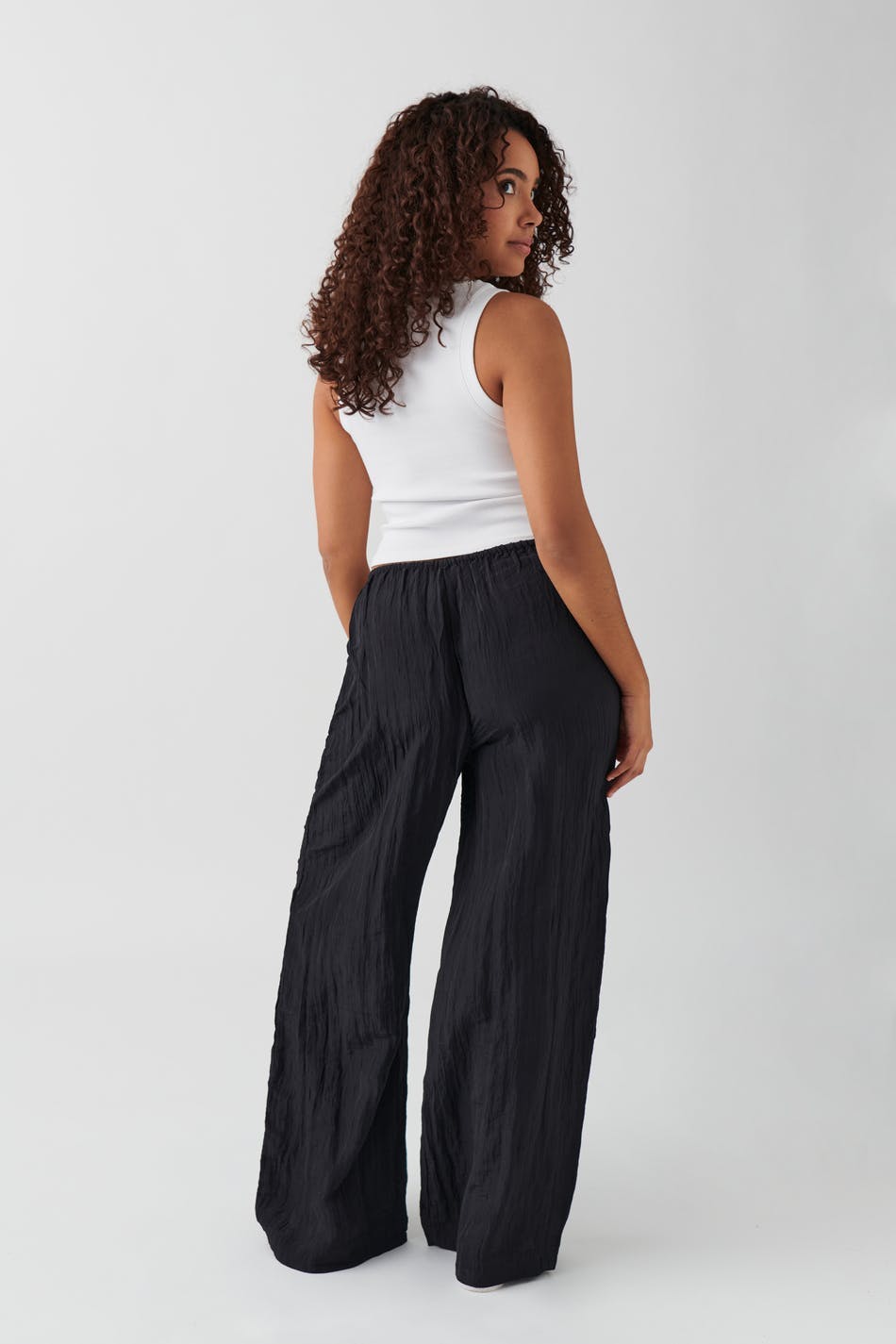 Crinkle texture trousers