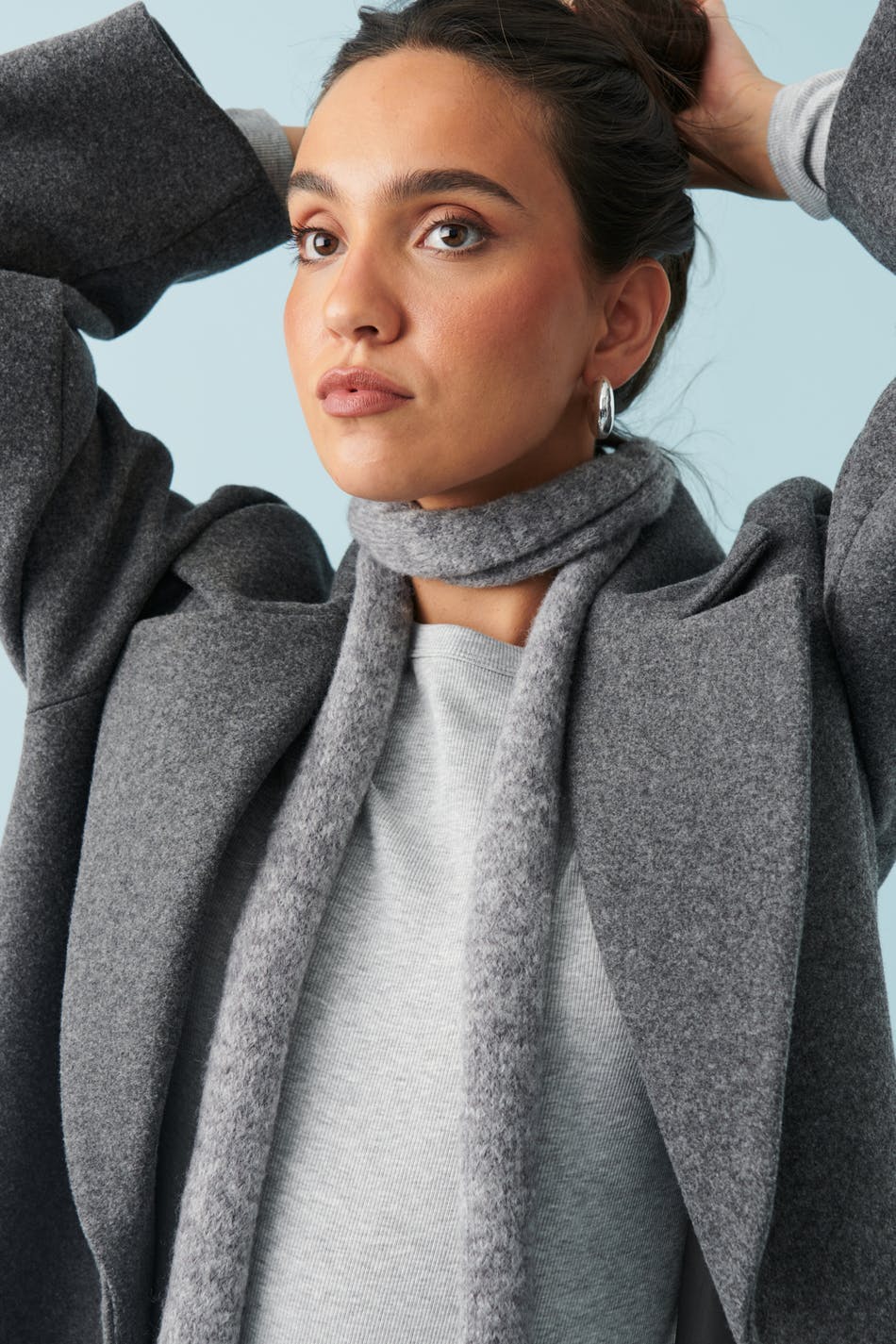 Knitted choker scarf