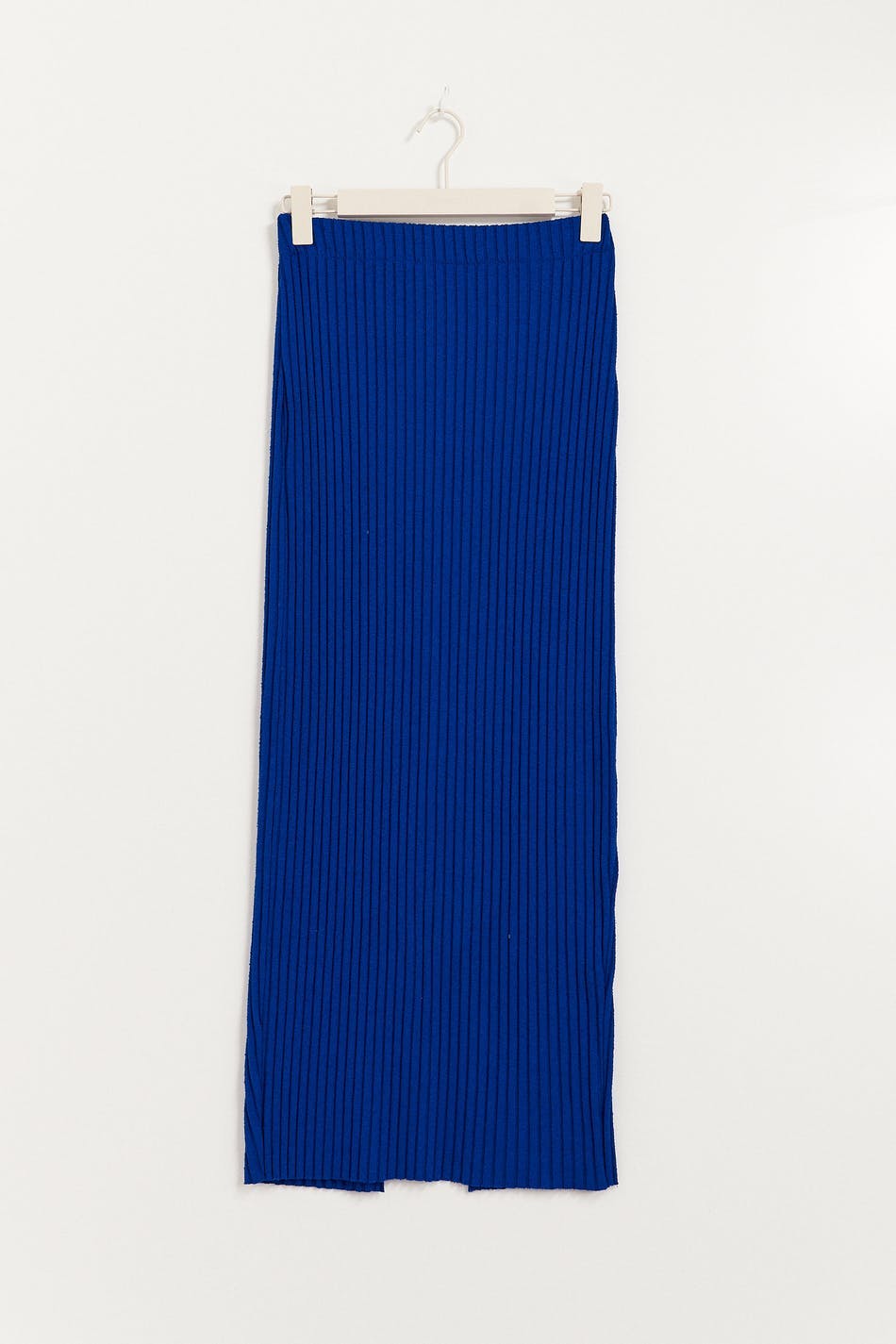 Rib slit skirt