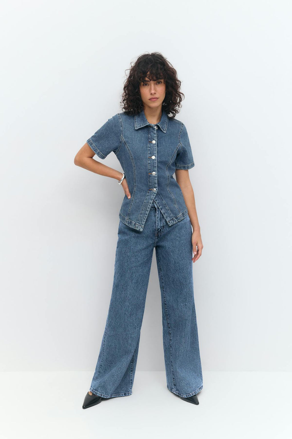 High and wide jeans