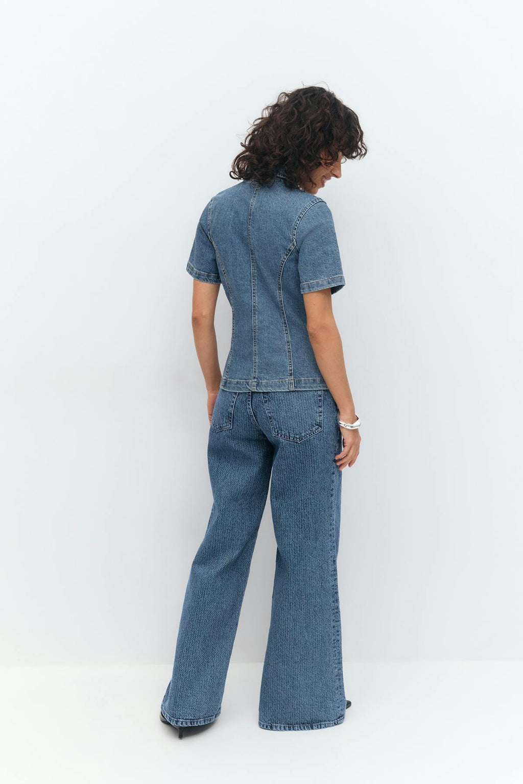 High and wide jeans