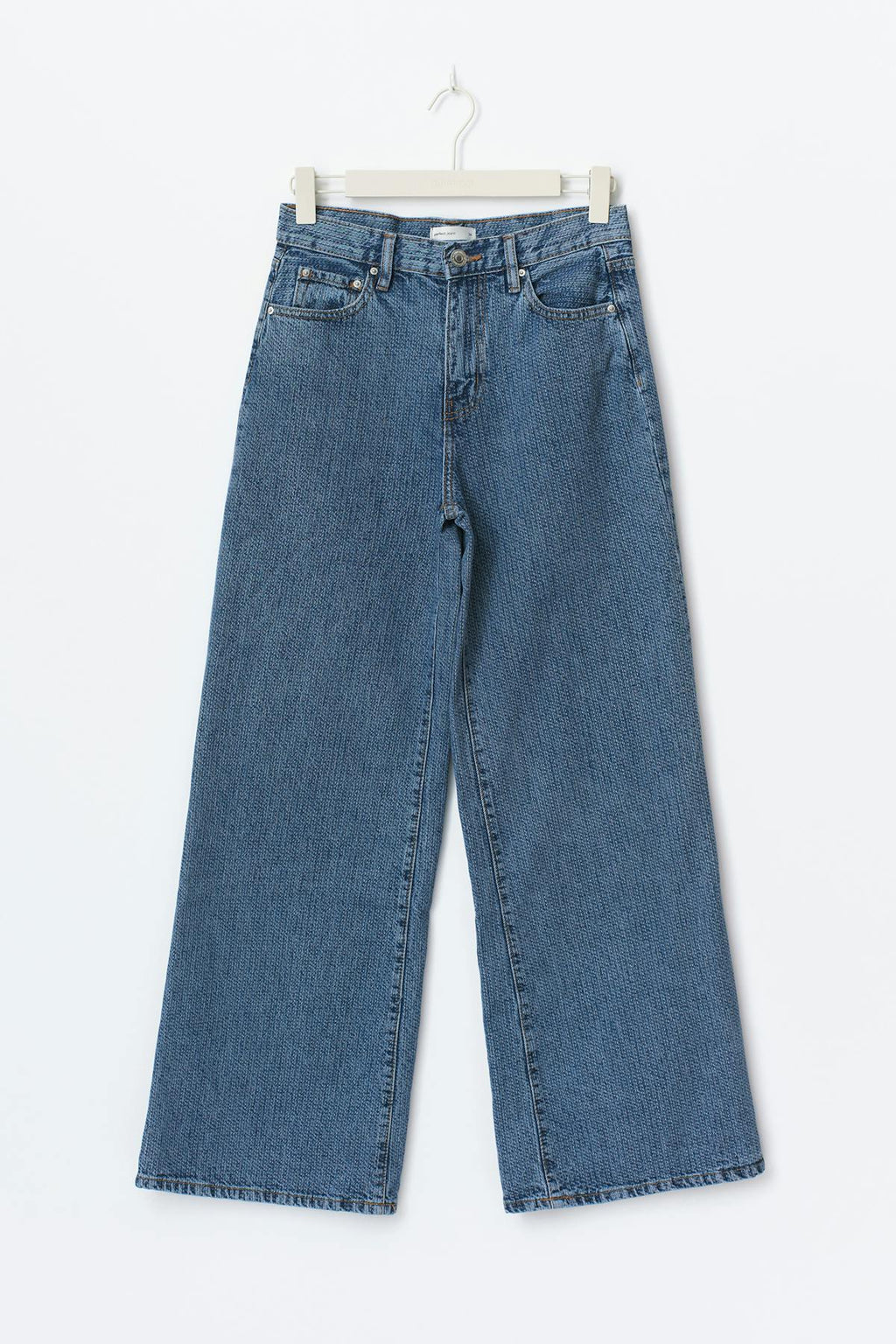 High and wide jeans
