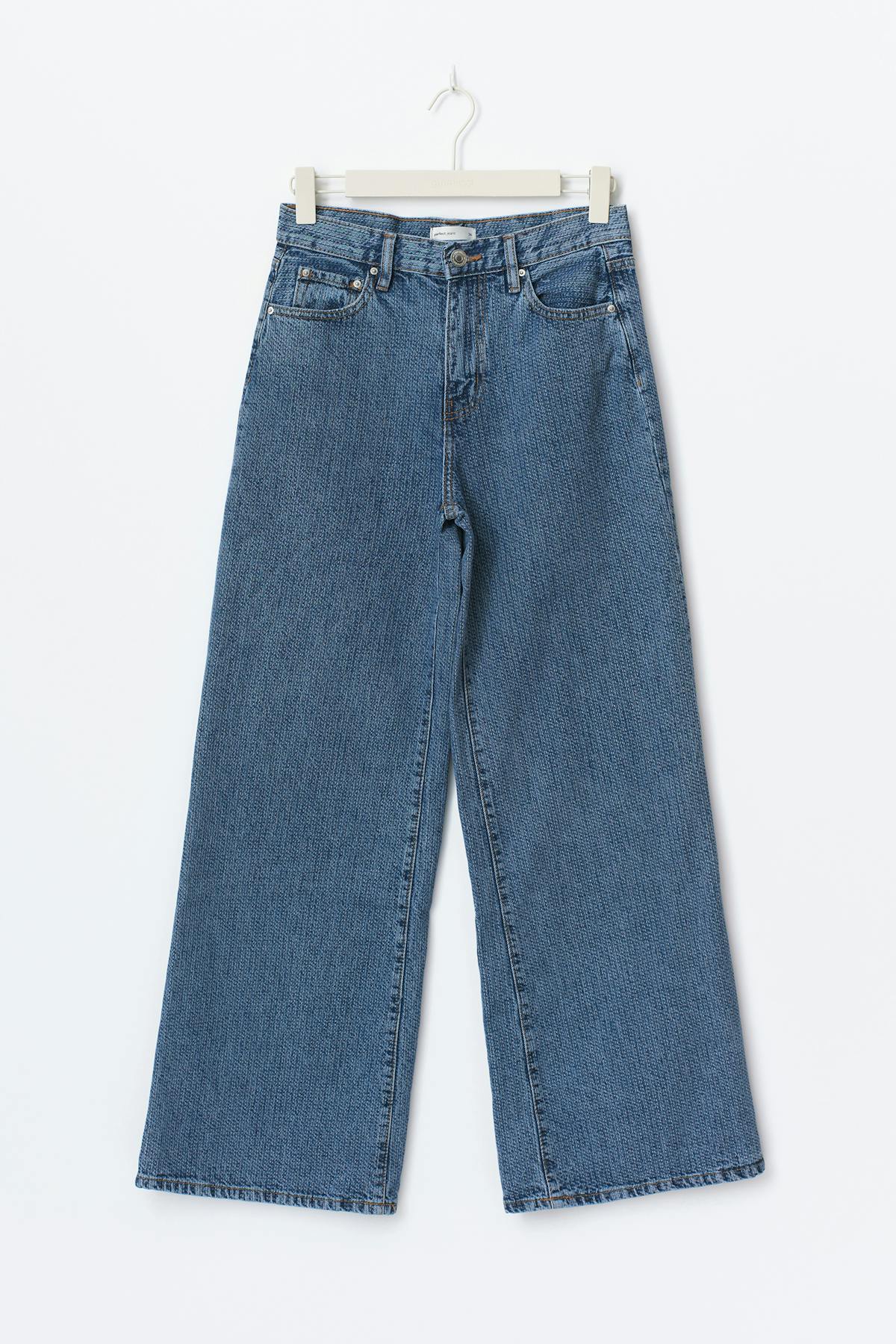 High and wide jeans