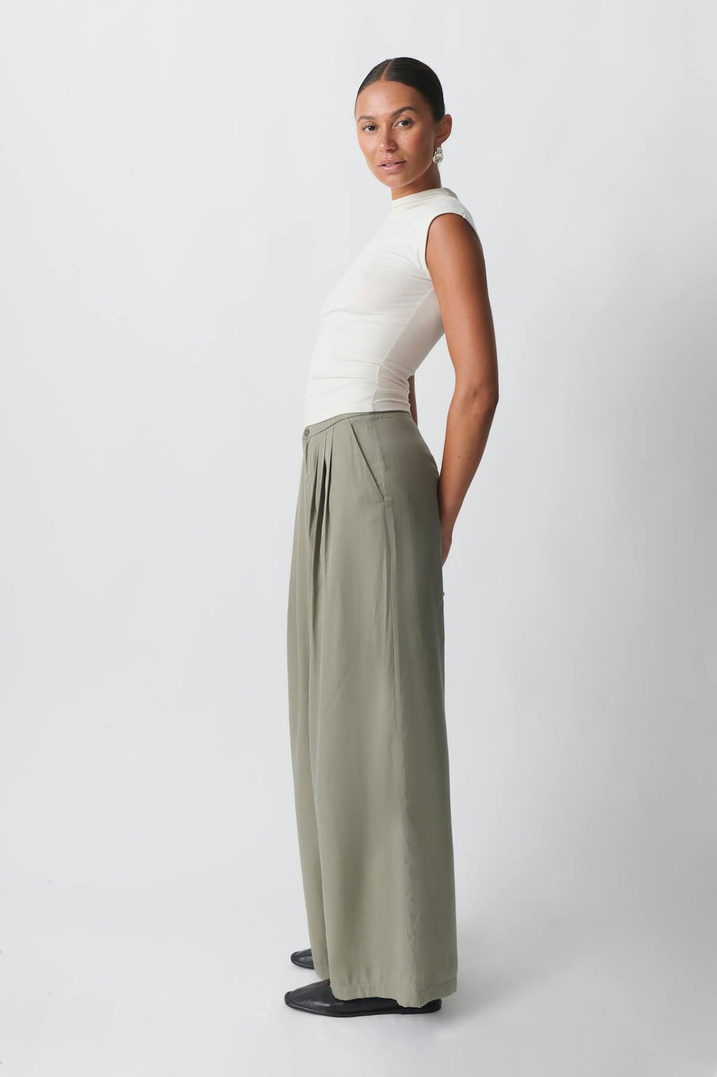 Fluid wide trousers