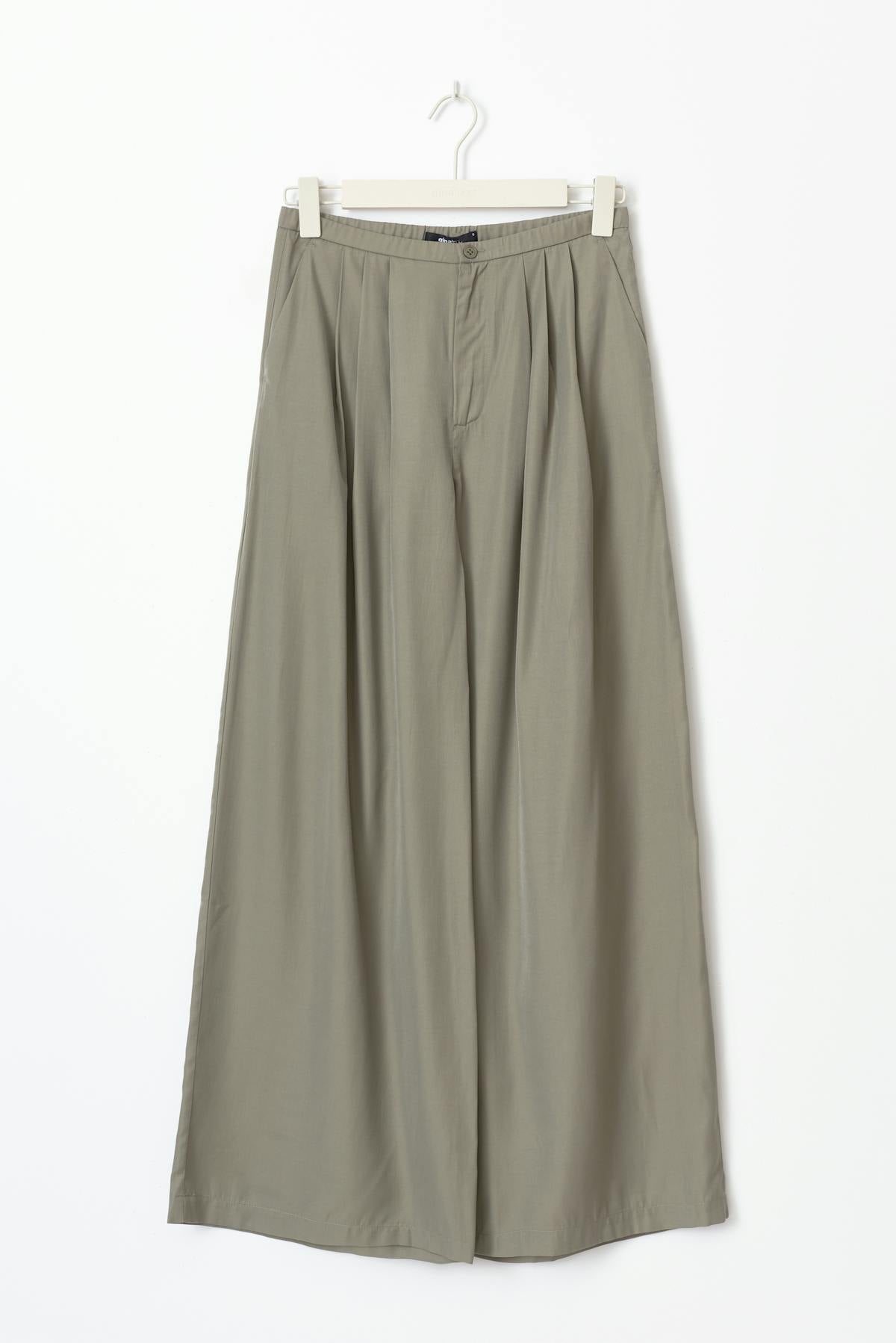 Fluid wide trousers